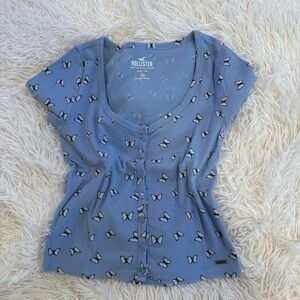 Hollister Women's Blue Butterfly Button Down Shirt